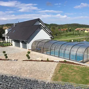Mit Pool Und Wellness Neukirchen-Balbini